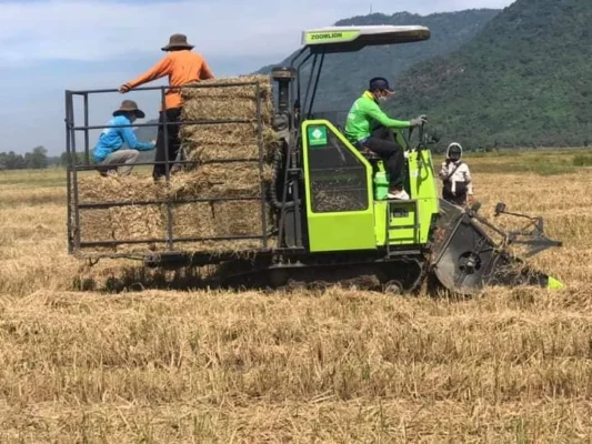 Máy cuốn rơm bánh xích