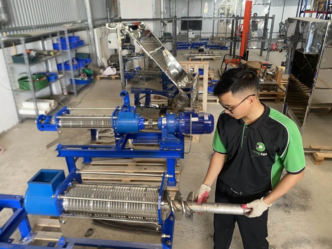 Máy tách phân sản xuất tại Croptex