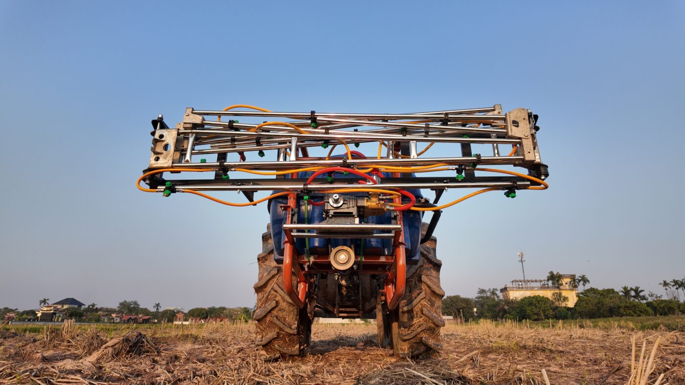 giàn phun thuốc sâu gắn máy cày croptex