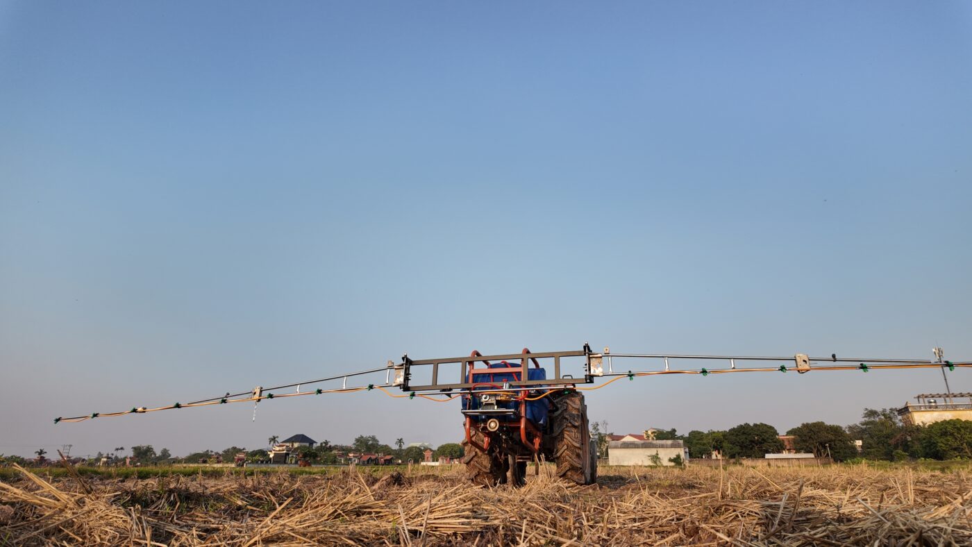 giàn phun thuốc sâu gắn máy cày croptex