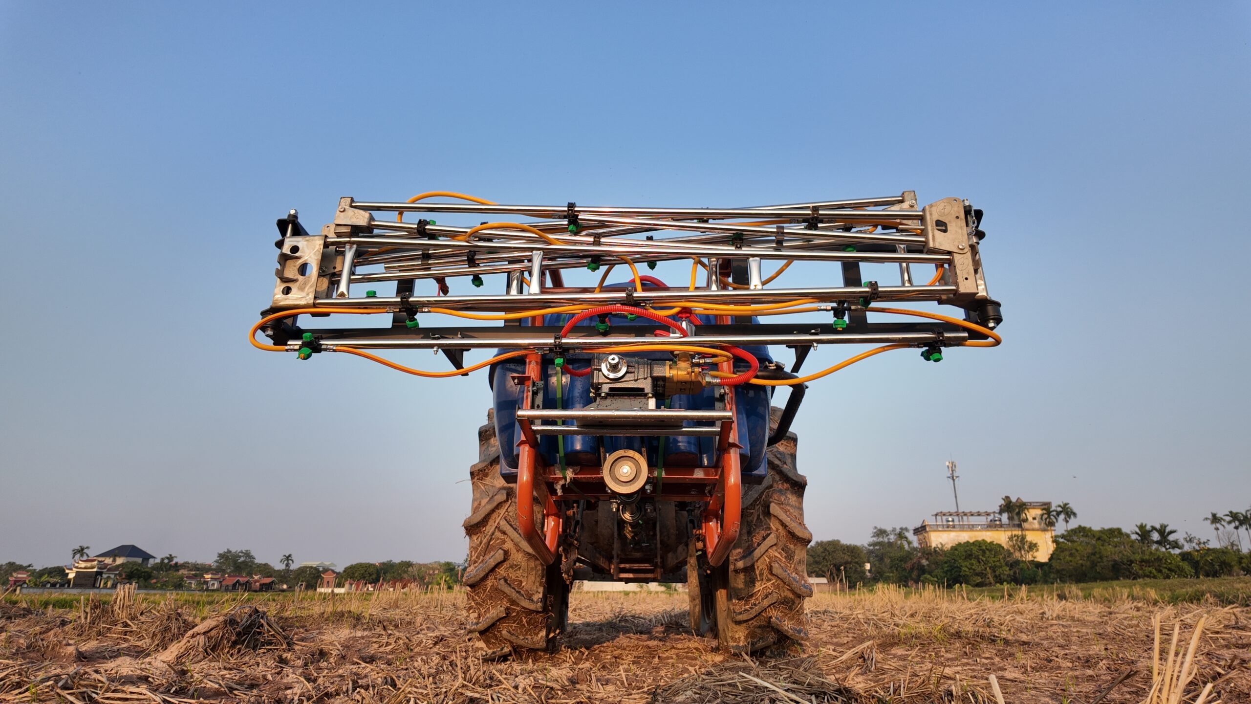 giàn phun thuốc sâu gắn máy cày croptex giàn phun thuốc sâu gắn máy cày croptex