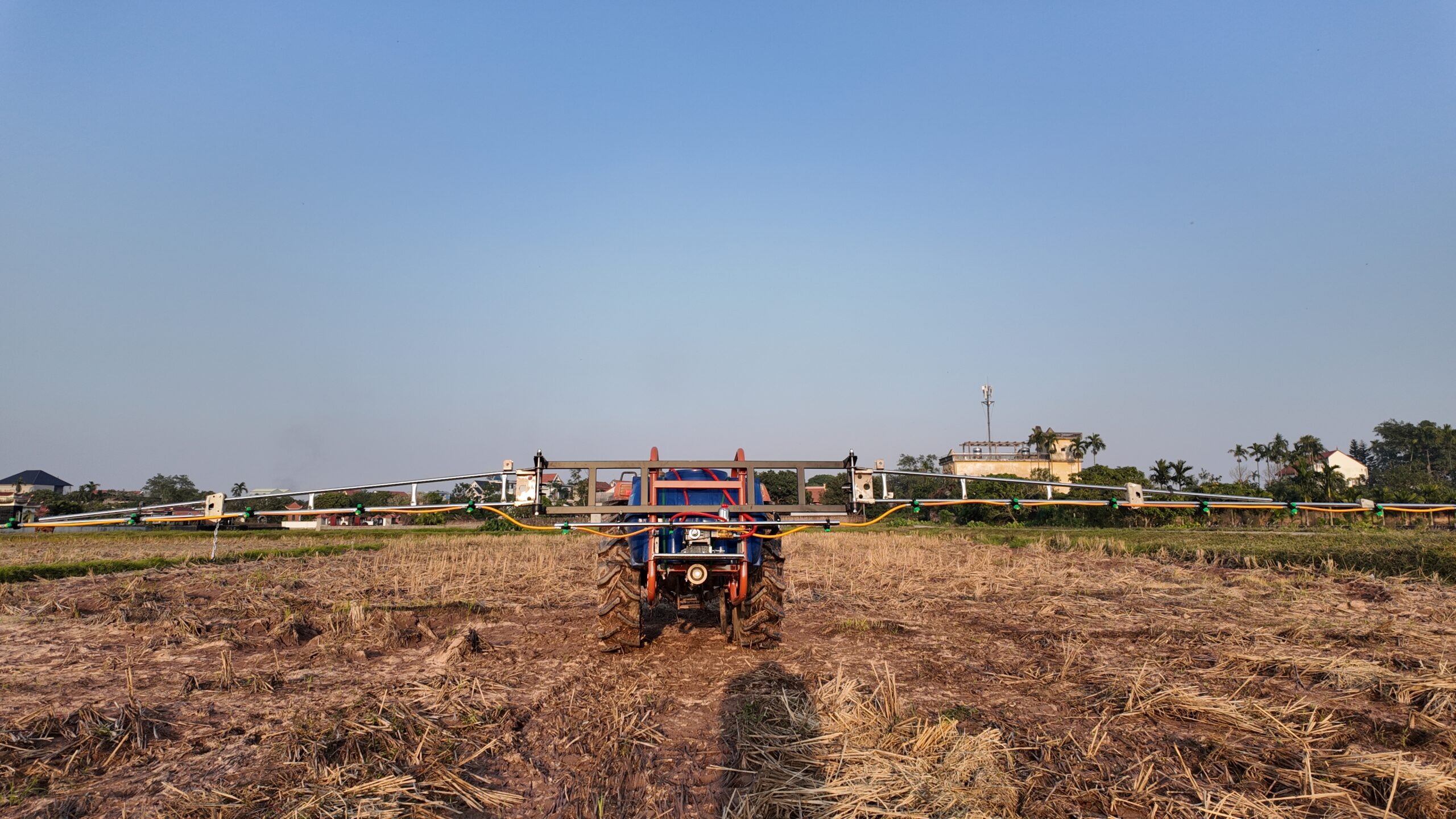 giàn phun thuốc sâu gắn máy cày croptex giàn phun thuốc sâu gắn máy cày croptex